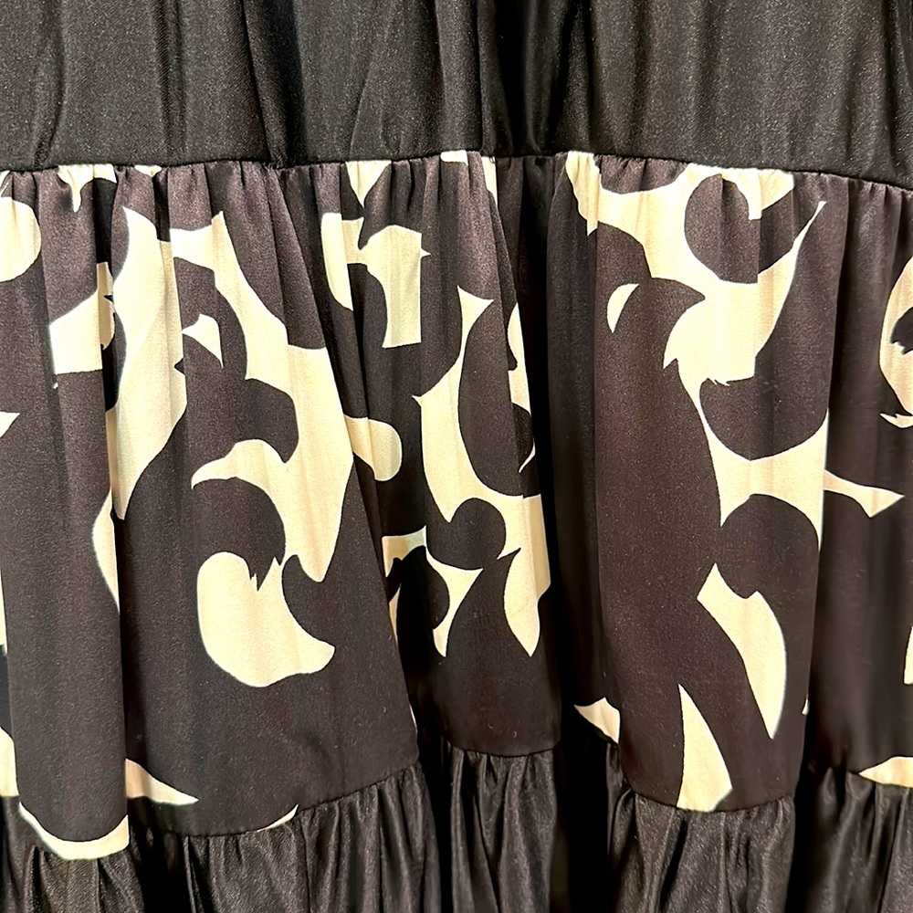 MILLY OF NEW YORK SLEEVELESS BLACK & CREAM GOWN WITH CRINOLINE AND BACK ZIPPER - Picture 3 of 9